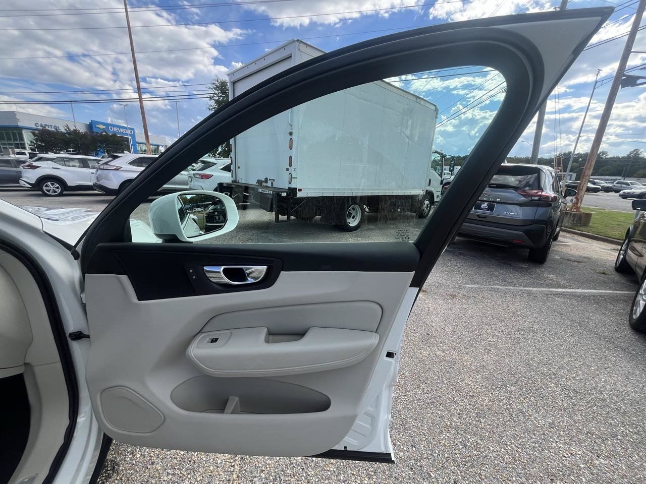 Used 2022 Volvo XC60 B5 Momentum AWD/4WD image 39