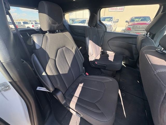 Certified 2023 Chrysler Pacifica Touring image 33