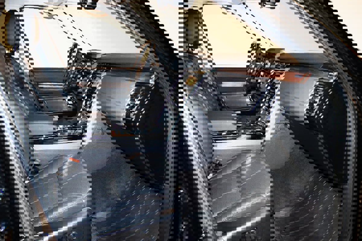 Used 2018 Land Rover Discovery HSE image 53