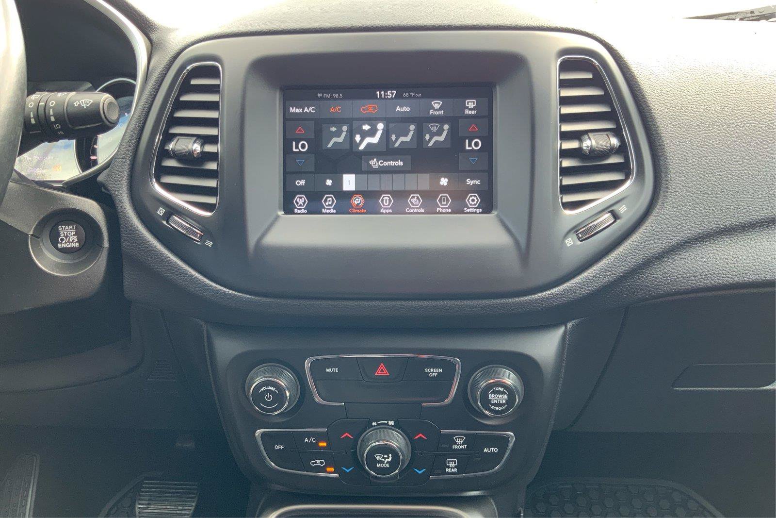 Used 2020 Jeep Compass Latitude w/ Cold Weather Group AWD/4WD image 33