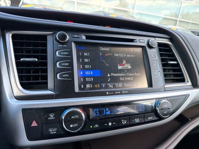Used 2017 Toyota Highlander Plus AWD/4WD image 25
