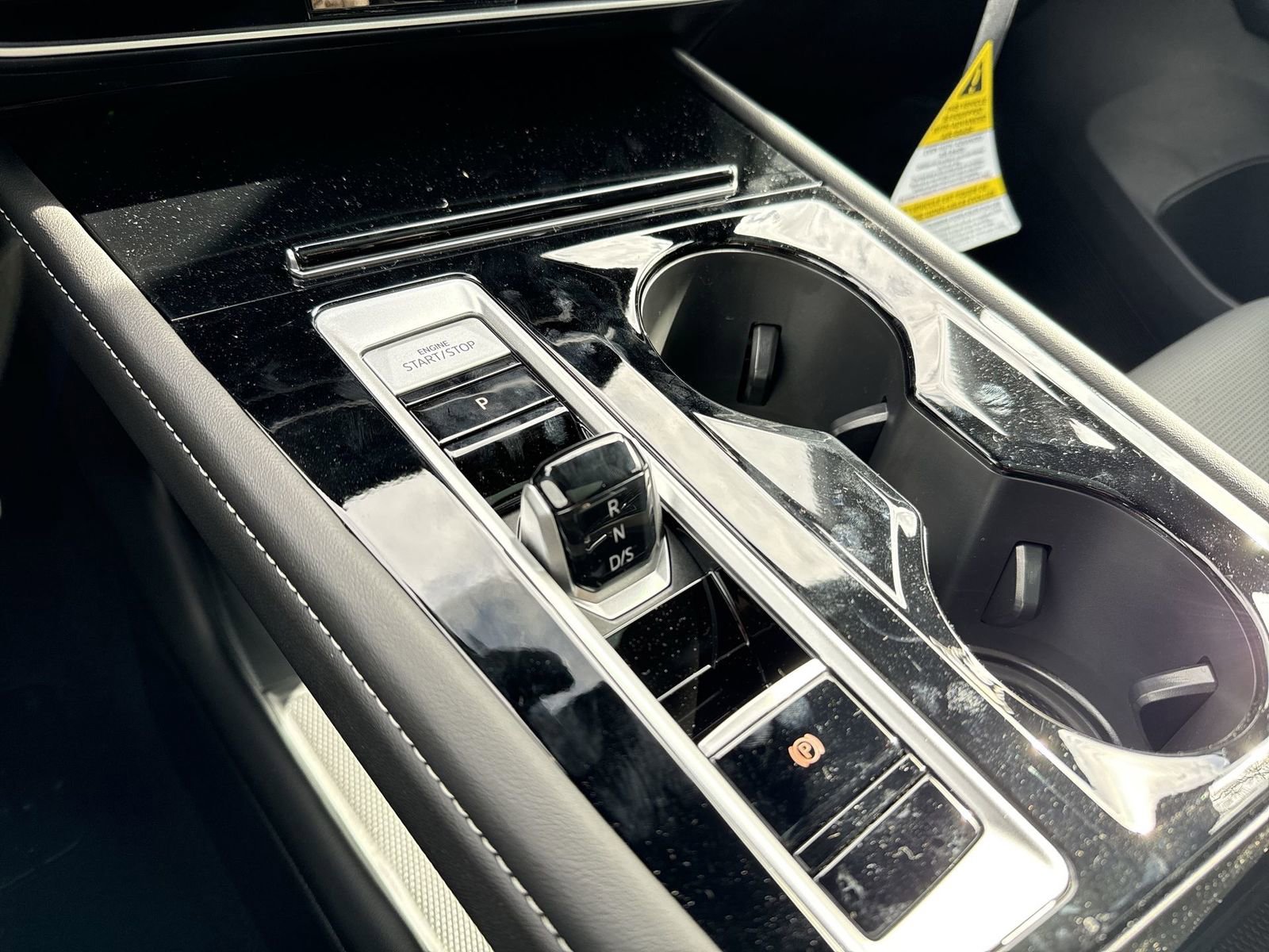 New 2025 Volkswagen Atlas Cross Sport SEL R-Line image 21