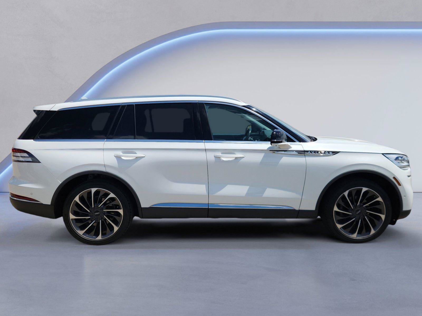 Used 2020 Lincoln Aviator Reserve w/ Equipment Group 202A AWD/4WD image 2