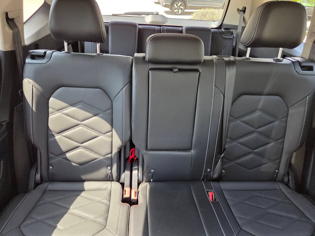 Certified 2025 Volkswagen Atlas SE FWD image 32