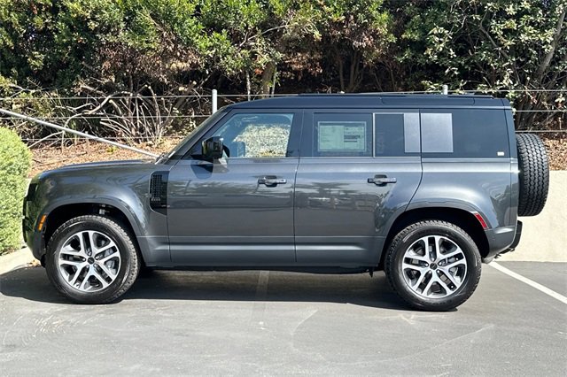 New 2026 Land Rover Defender 110 S image 2