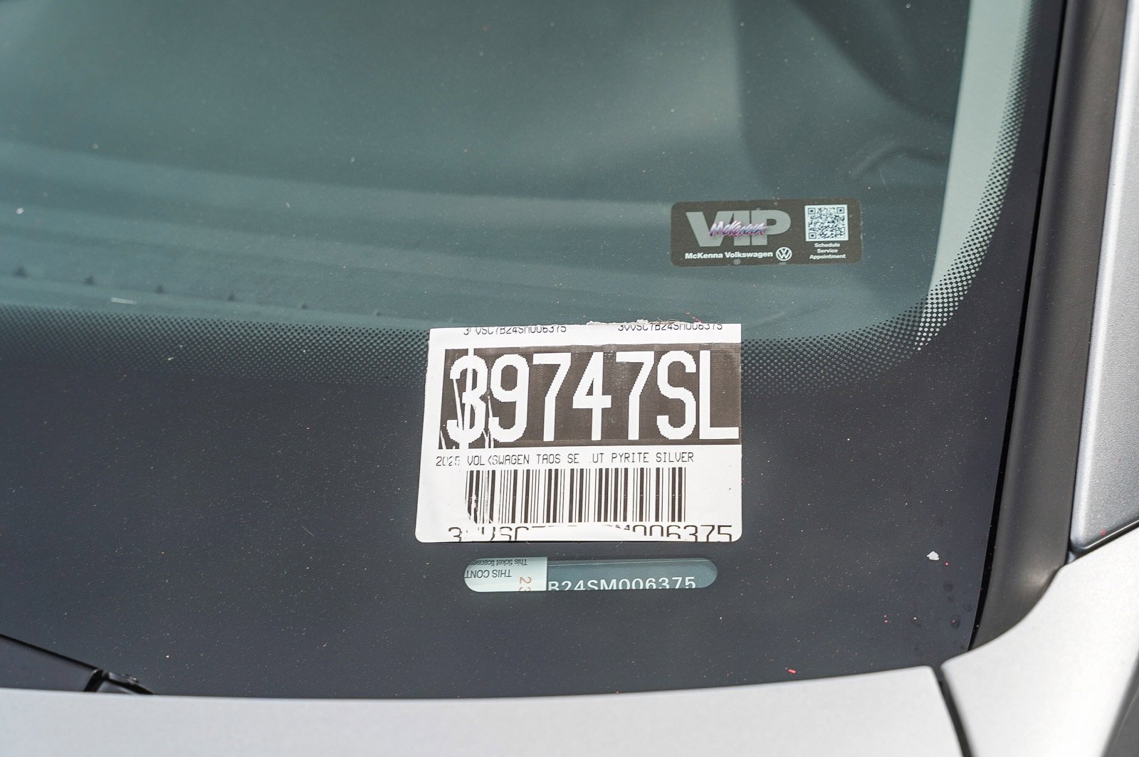 Certified 2025 Volkswagen Taos SE image 28