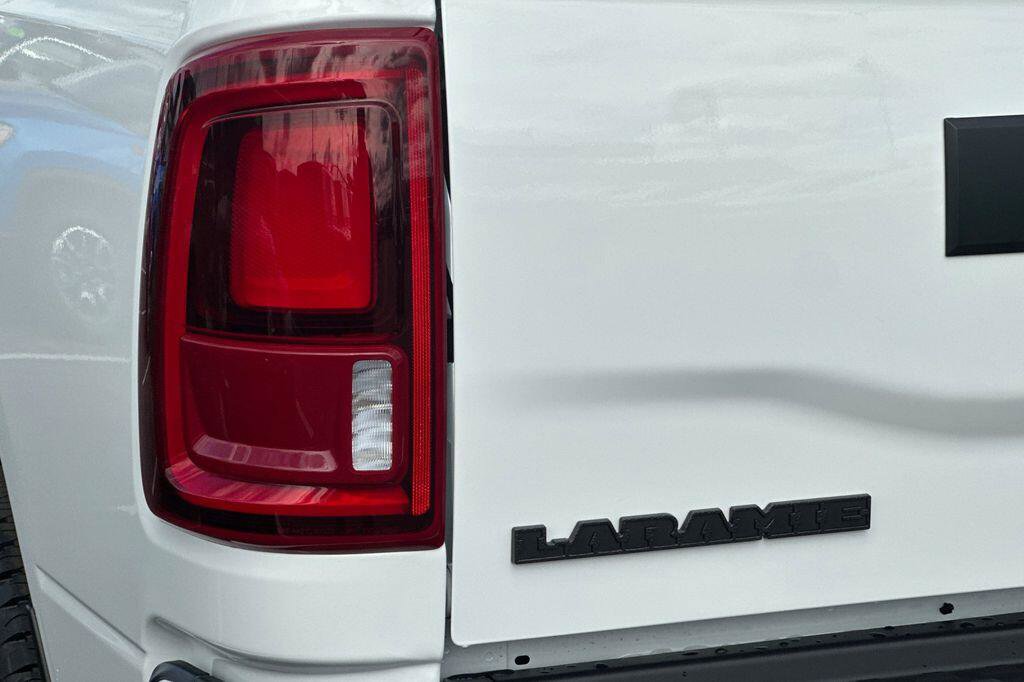 New 2026 RAM 3500 Laramie AWD/4WD image 25