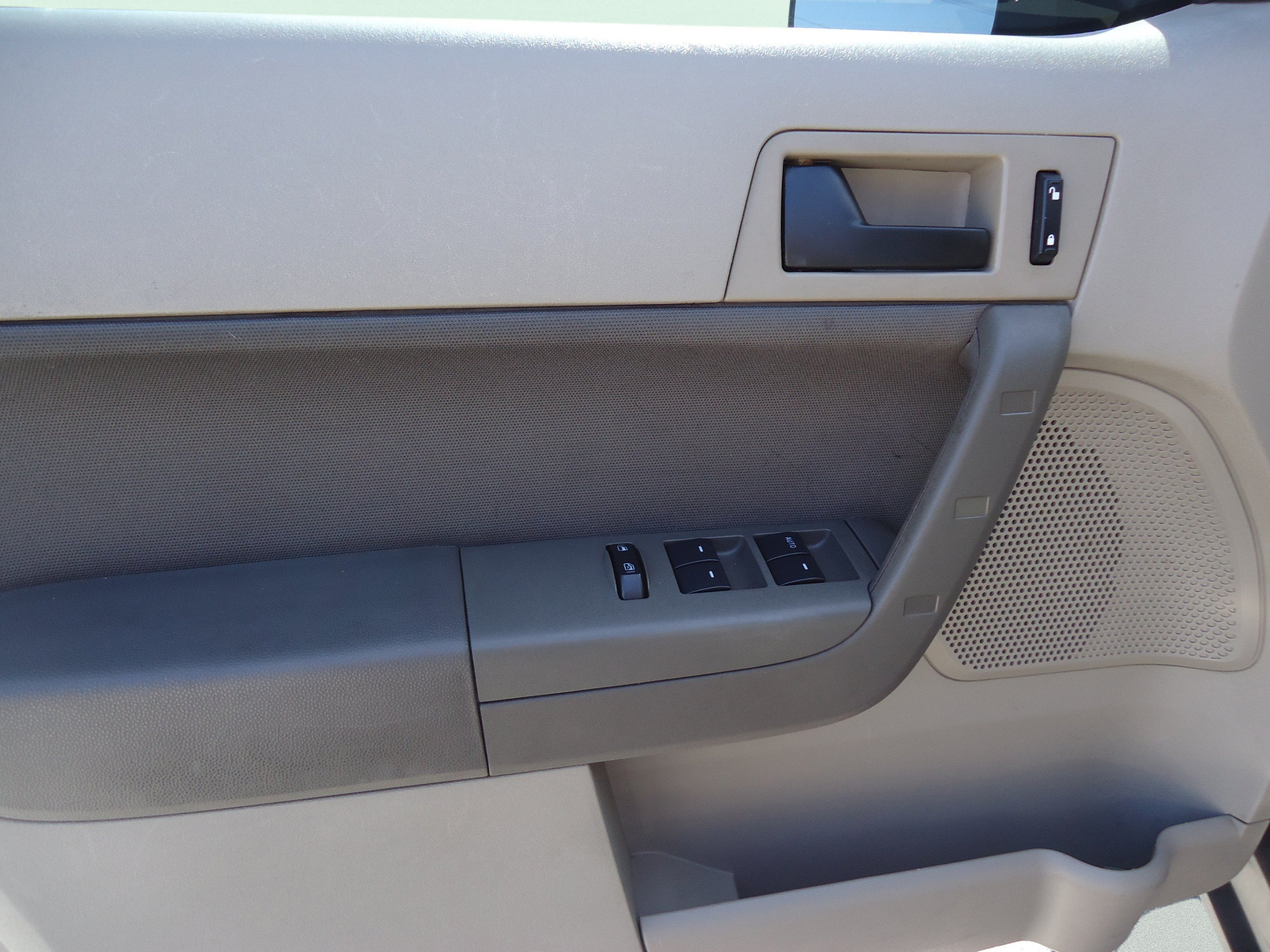 Used 2010 Ford Focus SE FWD image 18