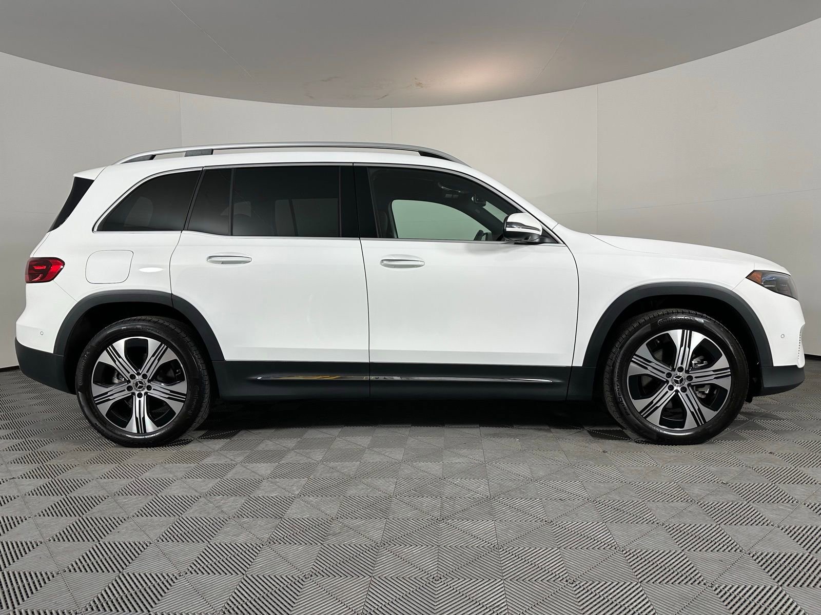 Used 2024 Mercedes-Benz EQB 300 4MATIC image 31