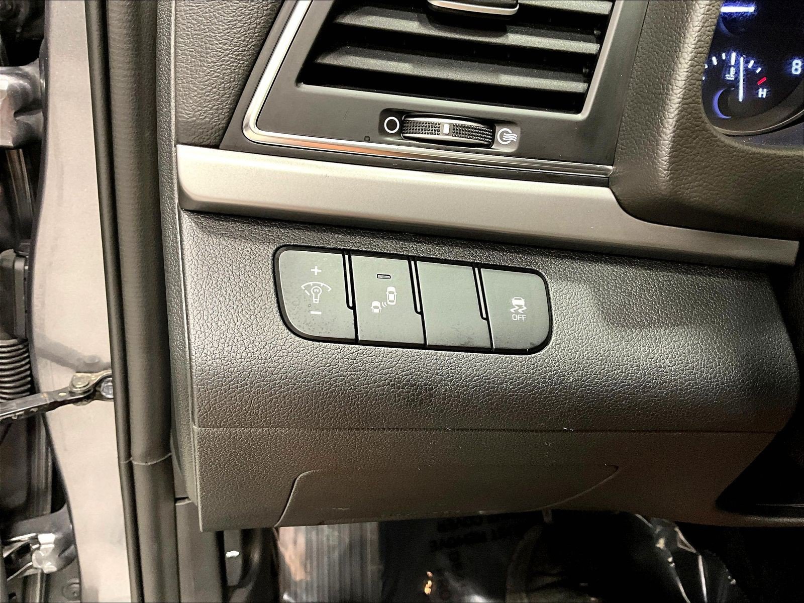 Used 2018 Hyundai Elantra Value Edition w/ Winter Weather Package FWD image 37