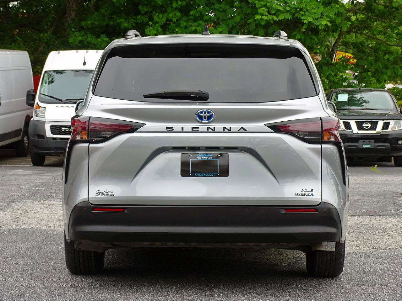 Used 2024 Toyota Sienna XLE FWD image 10