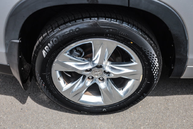 Used 2015 Toyota Highlander Limited Platinum AWD/4WD image 17