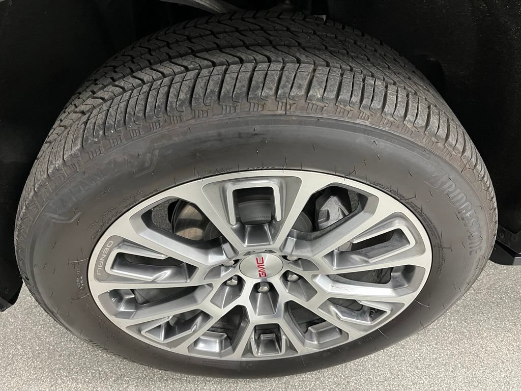 Used 2026 GMC Yukon XL Denali w/ Sun & Power Step Package AWD/4WD image 16