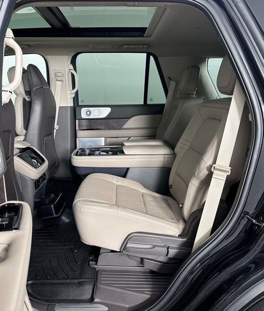 Used 2022 Lincoln Navigator Reserve image 23