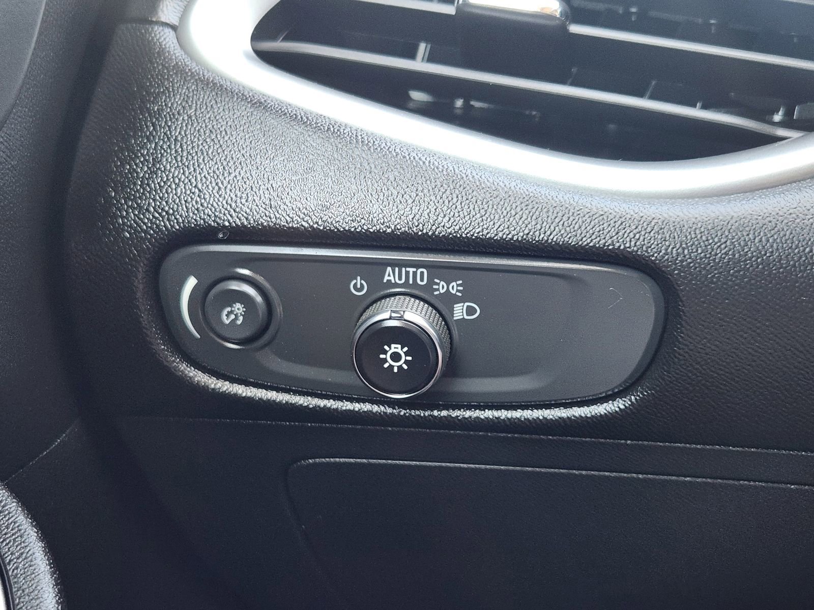 Used 2023 Chevrolet Malibu LT image 24