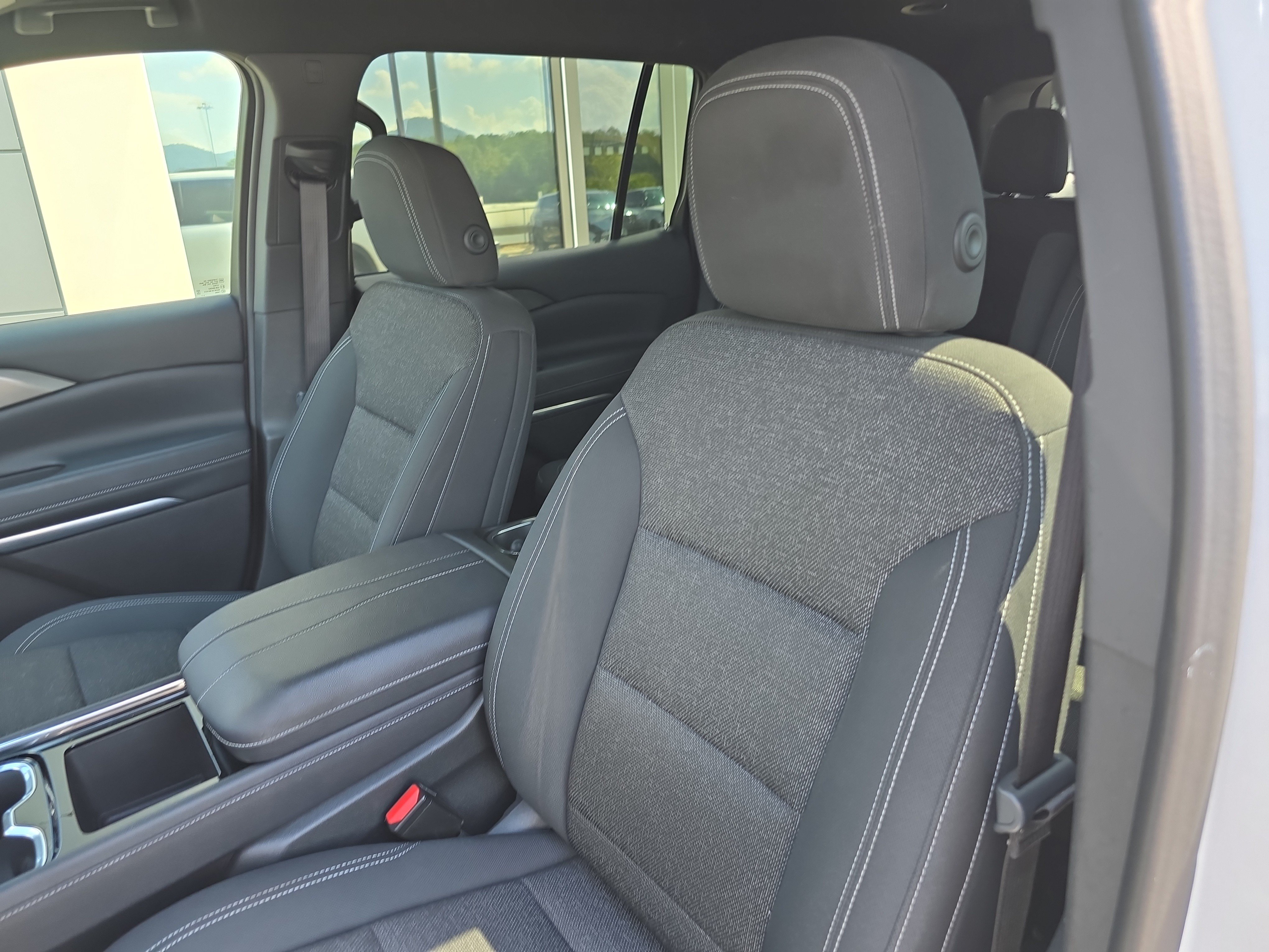Used 2025 Chevrolet Traverse LT FWD image 20