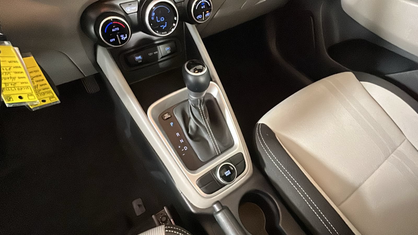 Certified 2023 Hyundai Venue SEL FWD image 25