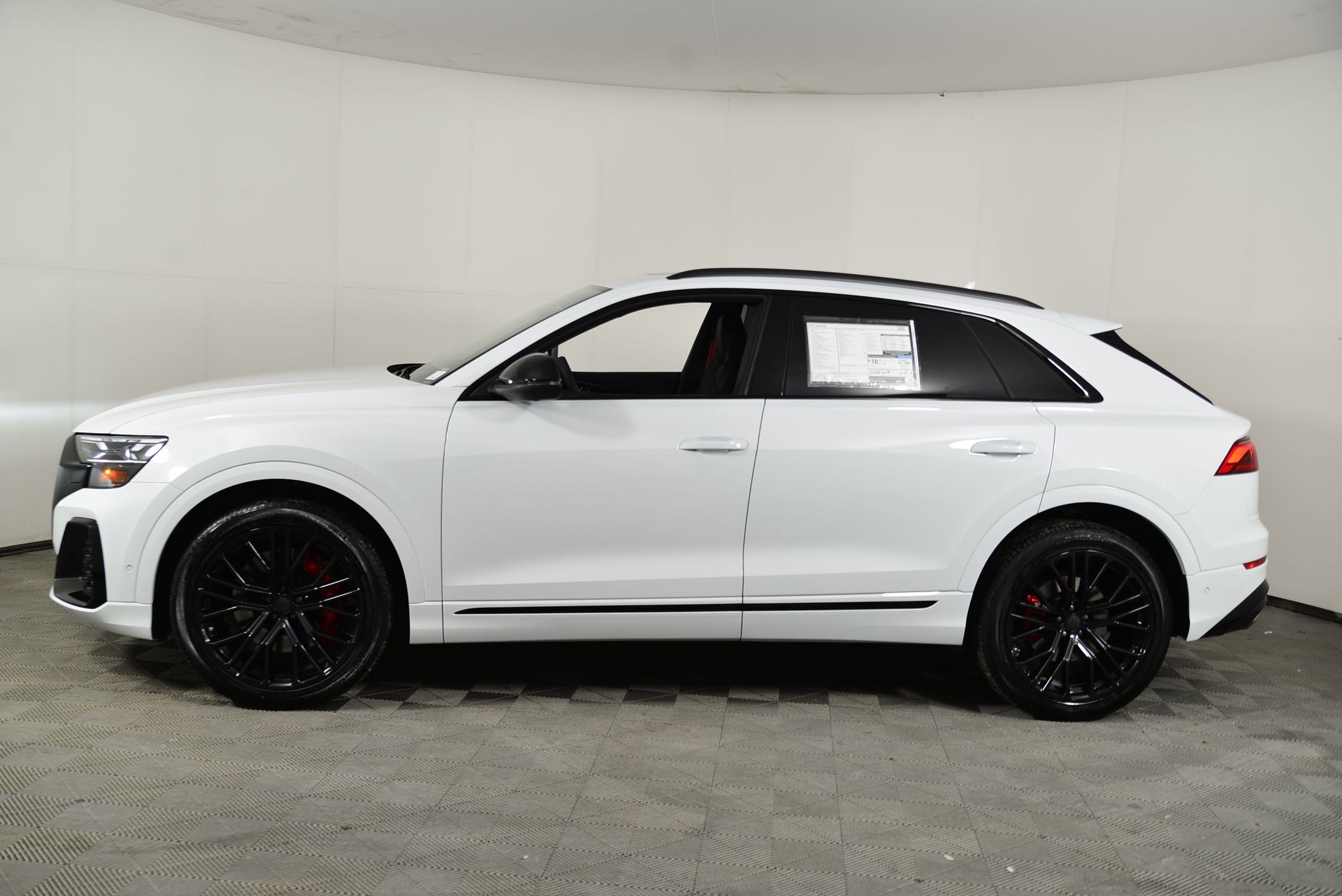 New 2026 Audi SQ8 Prestige image 2