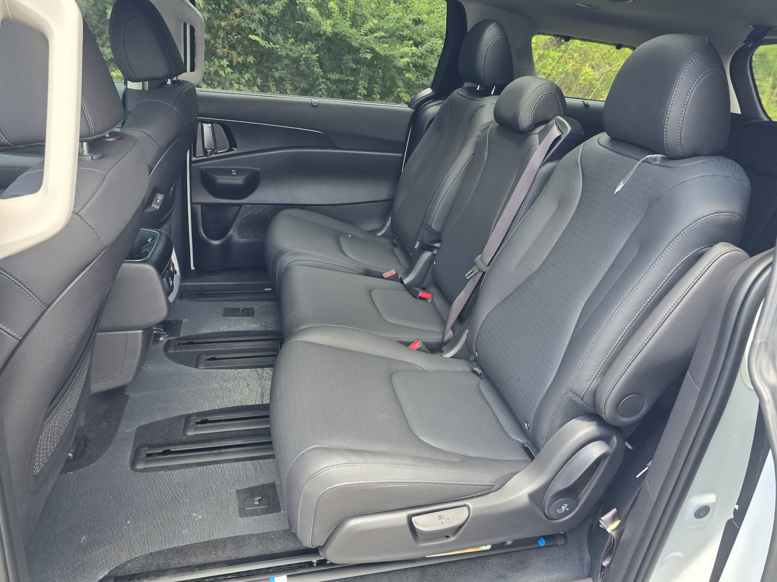 New 2027 Kia Carnival SX Prestige FWD image 4