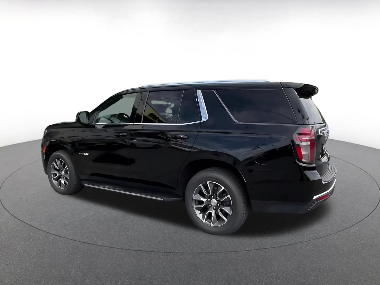 Used 2023 Chevrolet Tahoe LT w/ Luxury Package AWD/4WD image 11
