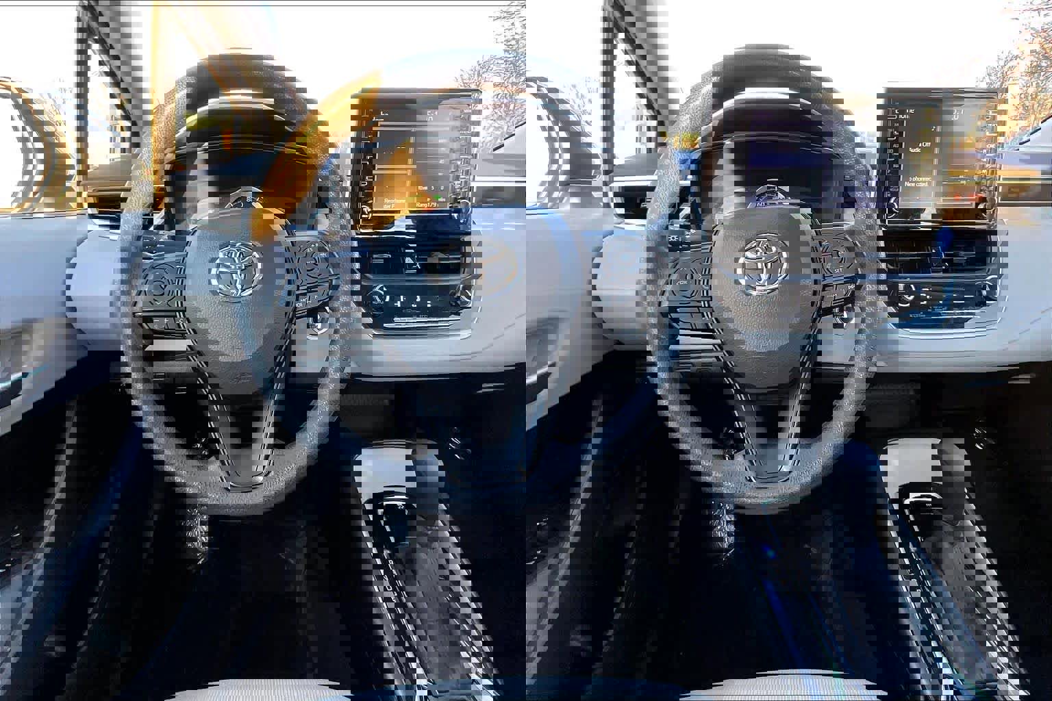 Used 2020 Toyota Corolla LE w/ LE Convenience Package image 5