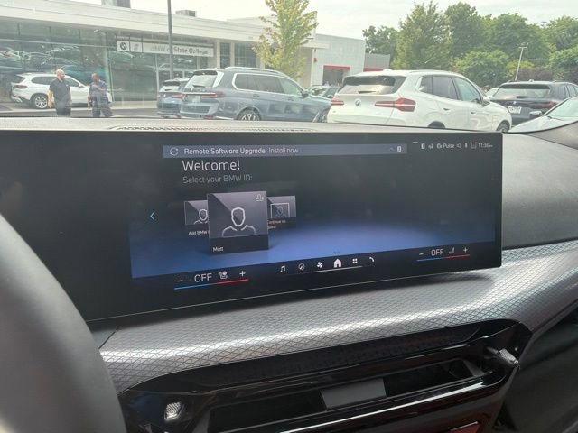 Used 2025 BMW 330i xDrive Sedan AWD/4WD image 13