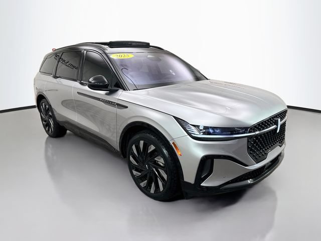 Used 2025 Lincoln Nautilus Reserve AWD/4WD image 1