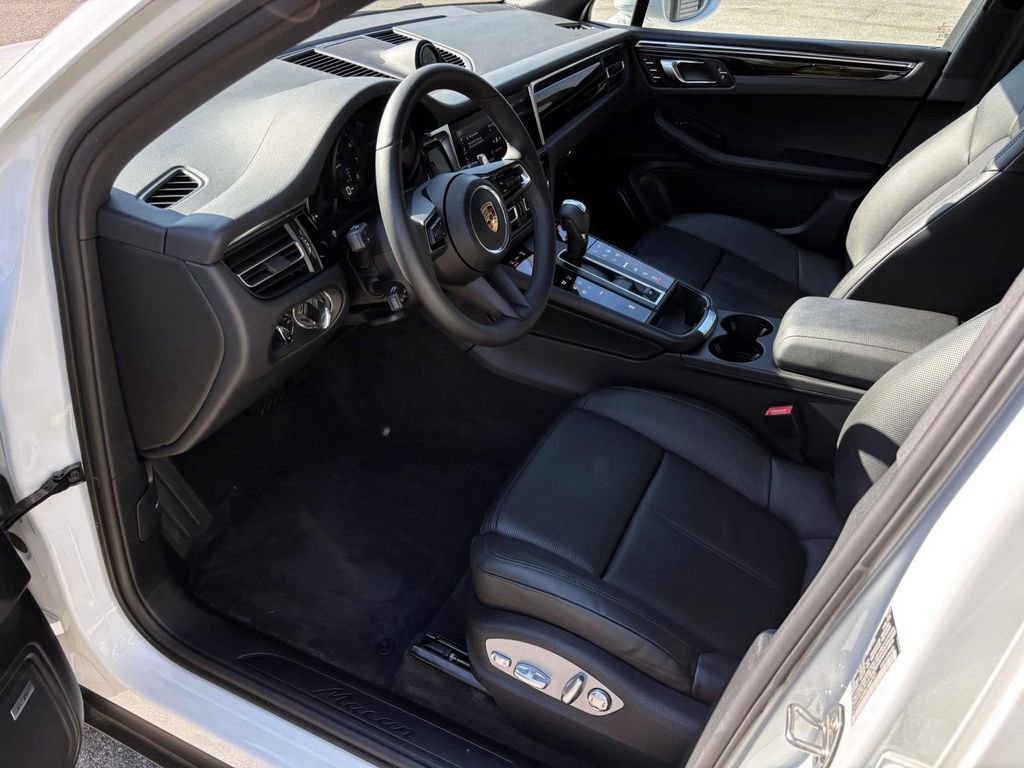 Certified 2025 Porsche Macan image 19