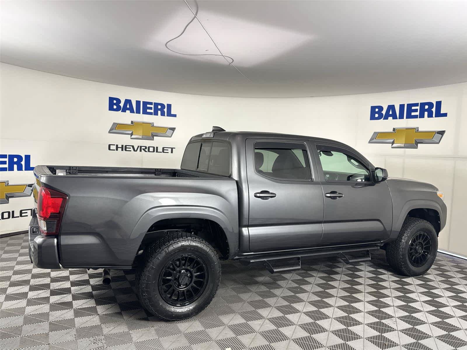 Used 2022 Toyota Tacoma SR AWD/4WD image 6