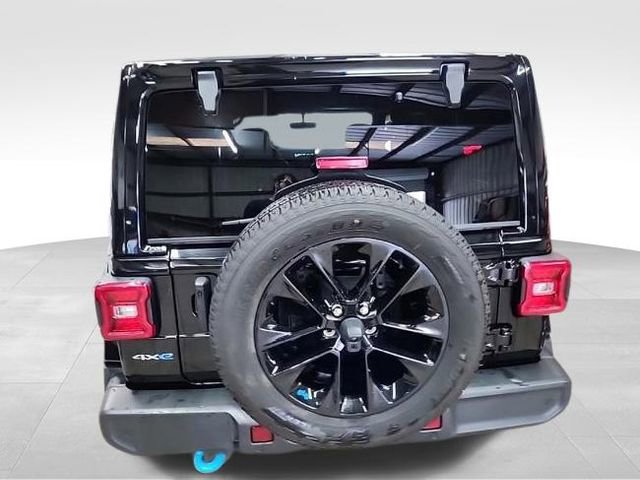 Used 2022 Jeep Wrangler Unlimited Sahara w/ Cold Weather Group image 12