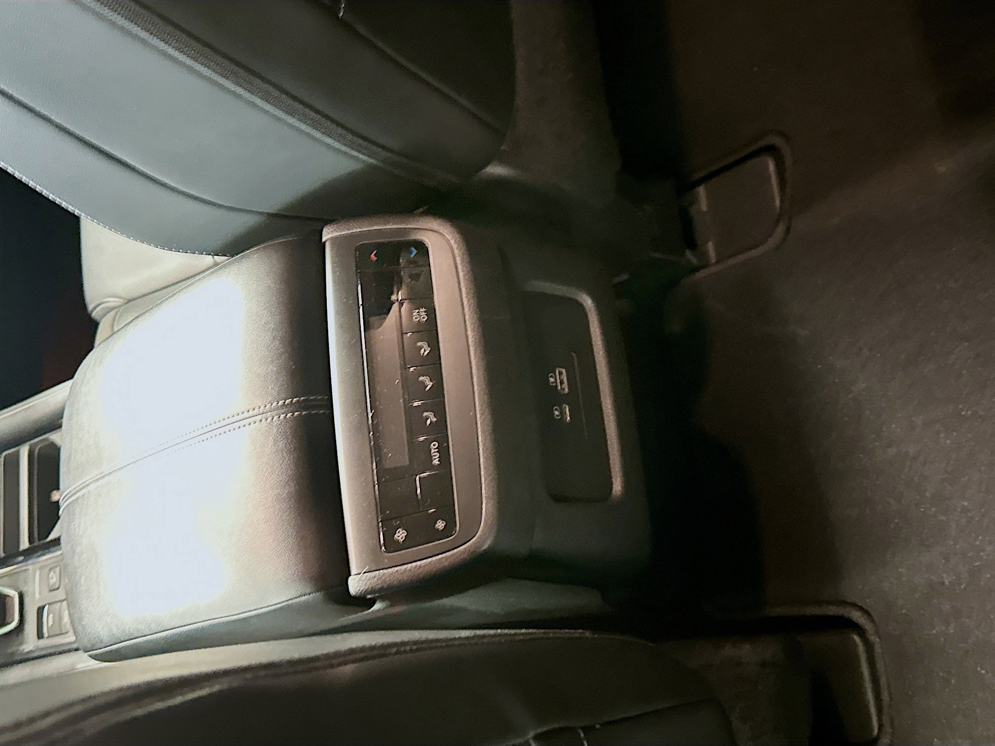 Used 2023 Nissan Pathfinder SL AWD/4WD image 27