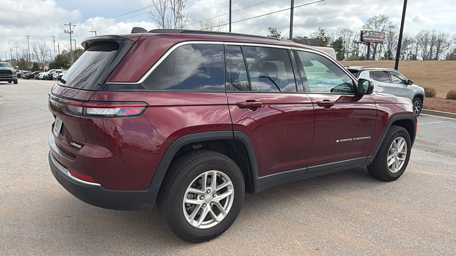 Used 2024 Jeep Grand Cherokee Laredo X AWD/4WD image 8