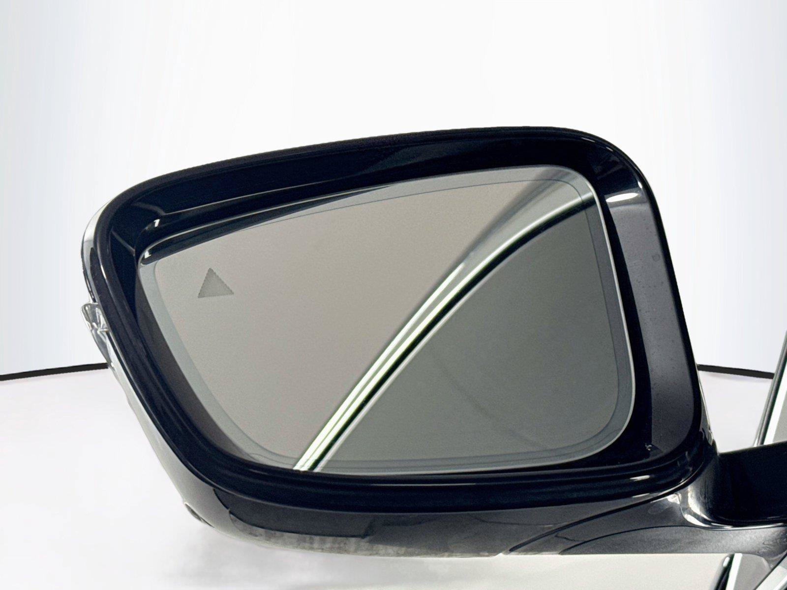 Used 2024 BMW 330i Sedan RWD image 5
