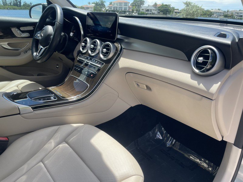 Used 2021 Mercedes-Benz GLC 300 image 9