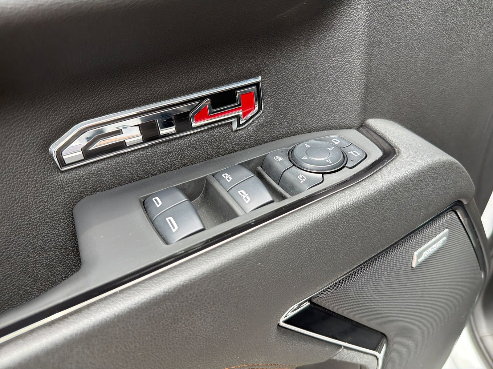 Used 2024 GMC Sierra 1500 AT4 w/ Technology Package AWD/4WD image 30