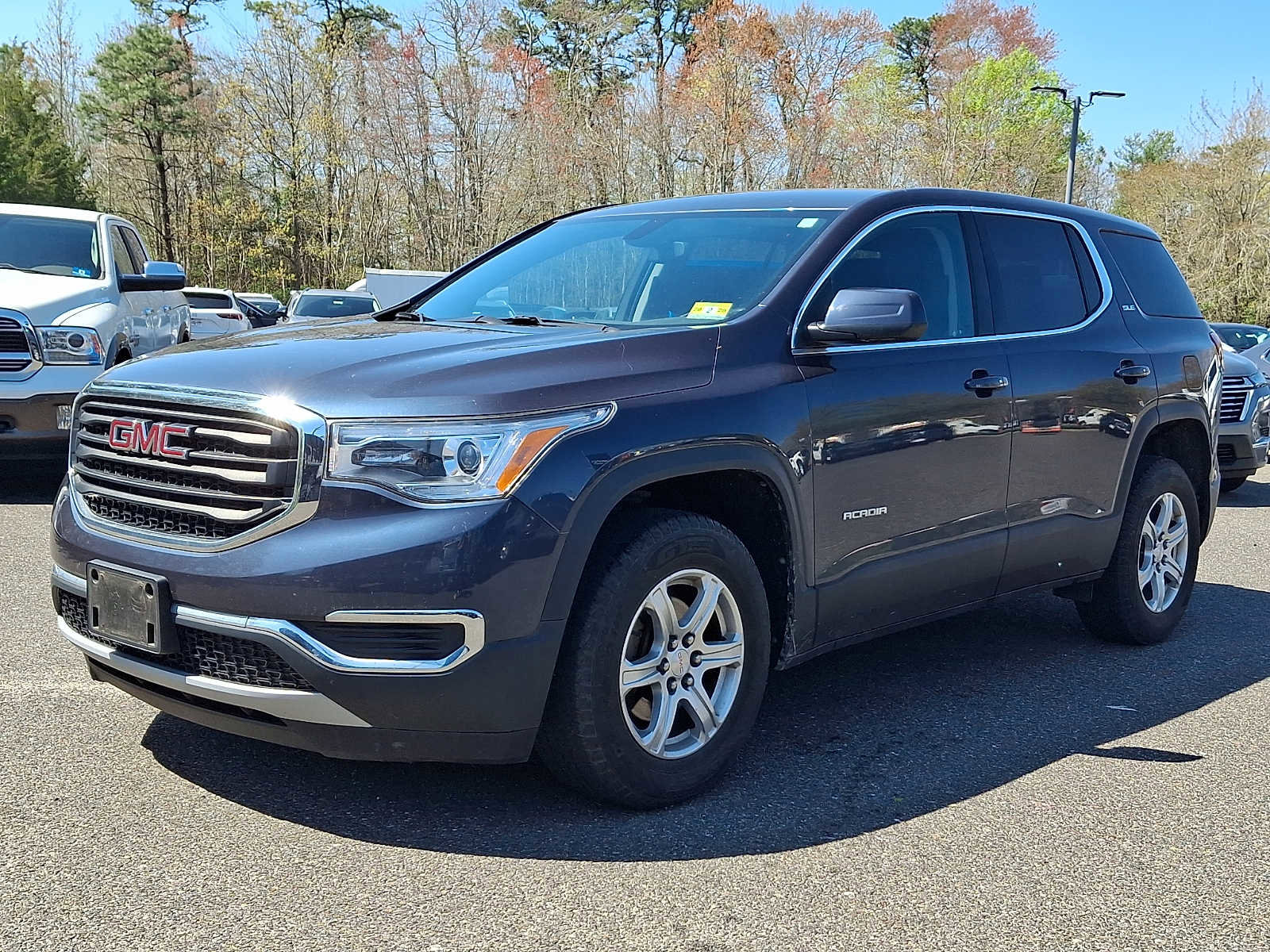 Used 2019 GMC Acadia SLE AWD/4WD image 3