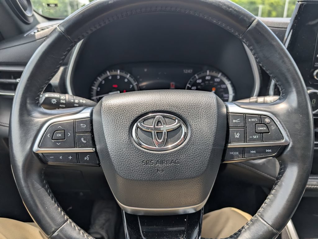 Used 2021 Toyota Highlander XSE AWD/4WD image 23