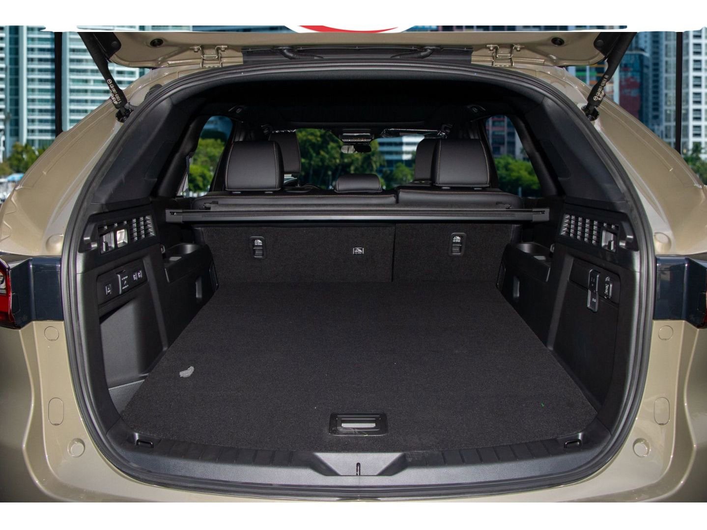 New 2025 MAZDA CX-70 Plug-In Hybrid w/ Premium Plus image 17