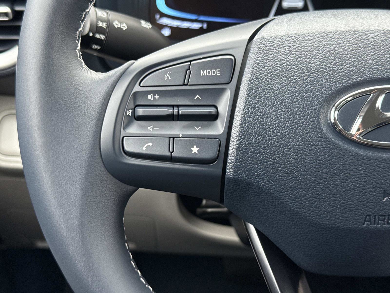 New 2026 Hyundai Venue SEL FWD image 6