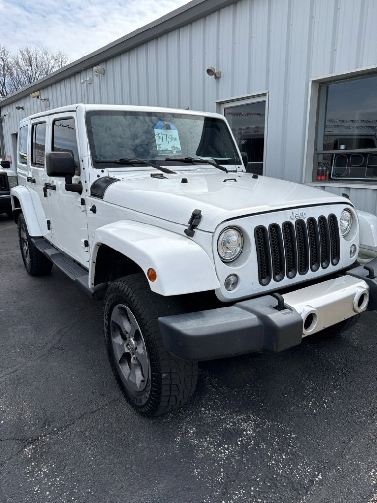 Used 2018 Jeep Wrangler Unlimited Sahara w/ Connectivity Group image 2
