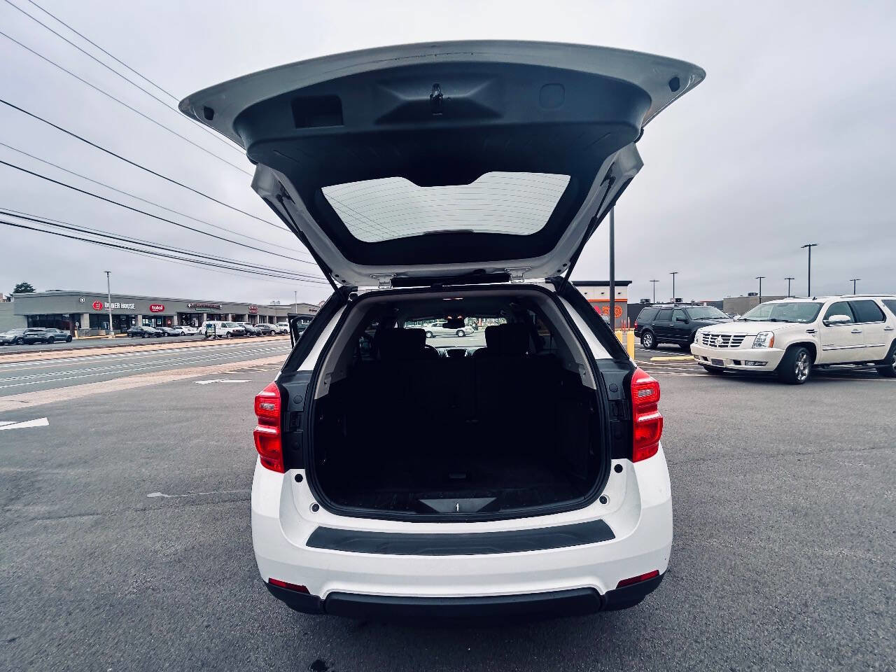 Used 2017 Chevrolet Equinox LT w/ Convenience Package image 29