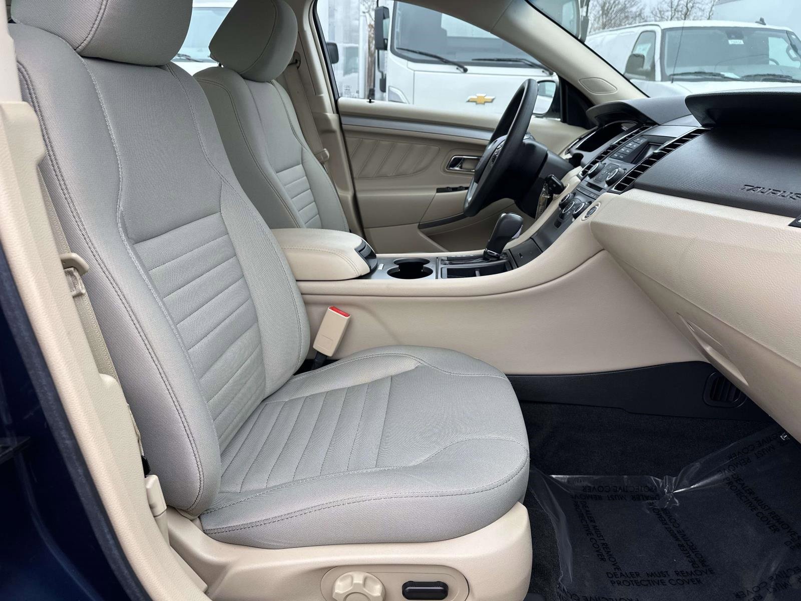 Used 2017 Ford Taurus SE image 26