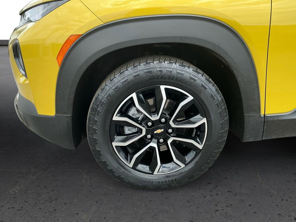 Used 2023 Chevrolet TrailBlazer ACTIV w/ Sun and Liftgate Package FWD image 13