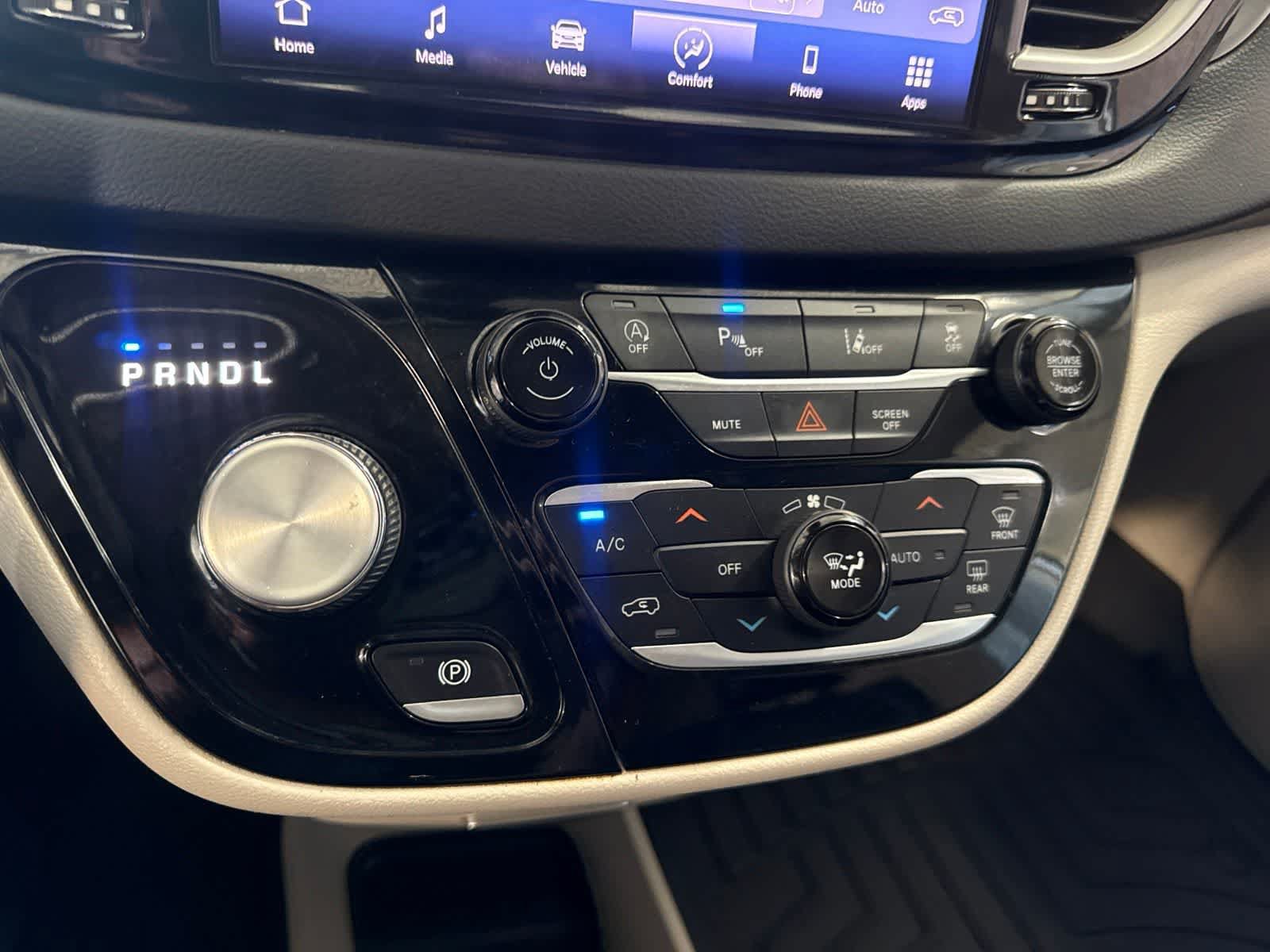 Used 2022 Chrysler Pacifica Touring-L FWD image 28