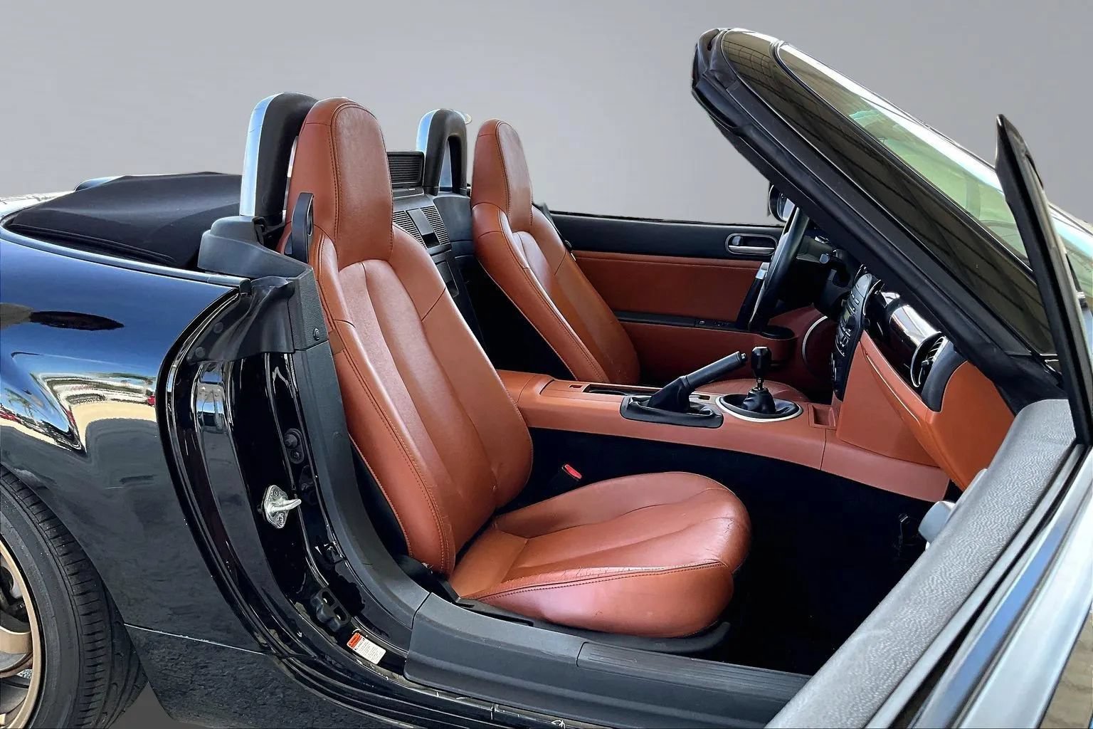 Used 2006 MAZDA MX-5 Miata Grand Touring w/ Premium Pkg RWD image 22