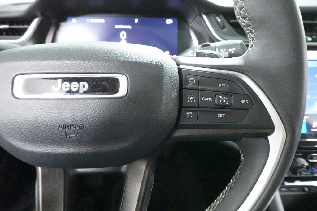 Used 2023 Jeep Grand Cherokee L Limited AWD/4WD image 12