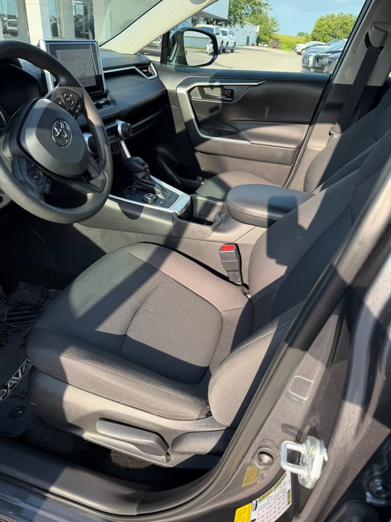 Used 2024 Toyota RAV4 LE AWD/4WD image 14