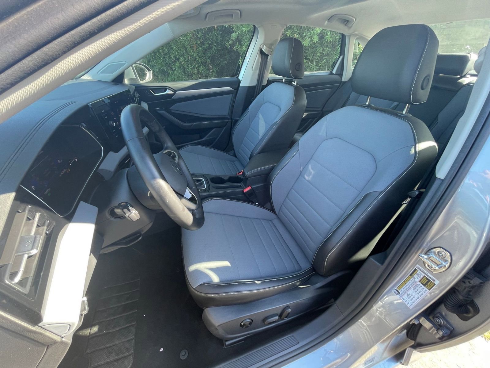 Used 2025 Volkswagen Jetta SE image 36