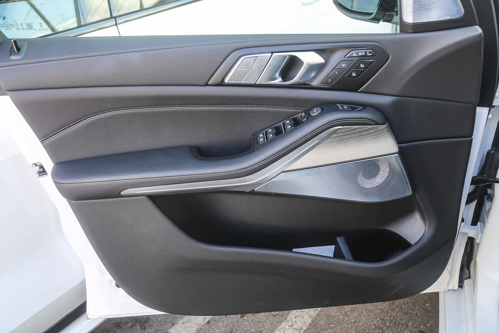 New 2026 BMW X7 M60i w/ Executive Package image 17