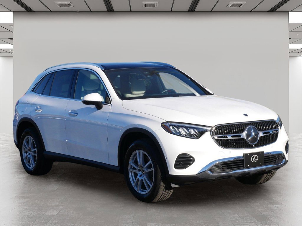 Used 2025 Mercedes-Benz GLC 300 4MATIC image 1